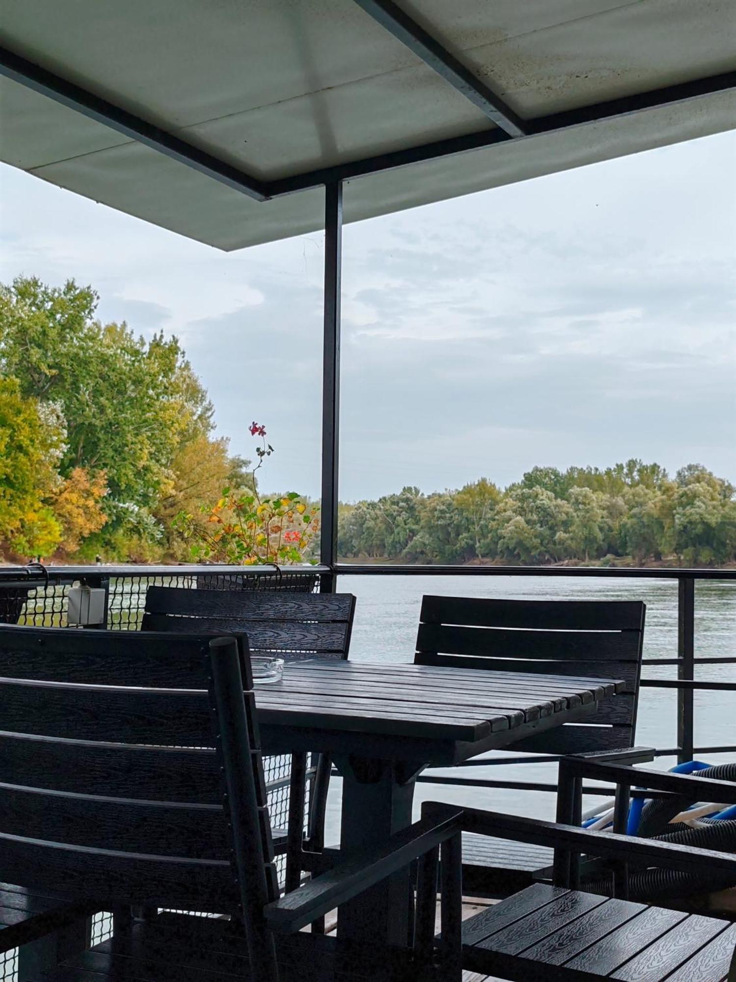 Cruiser Restoran Чуприя Экстерьер фото